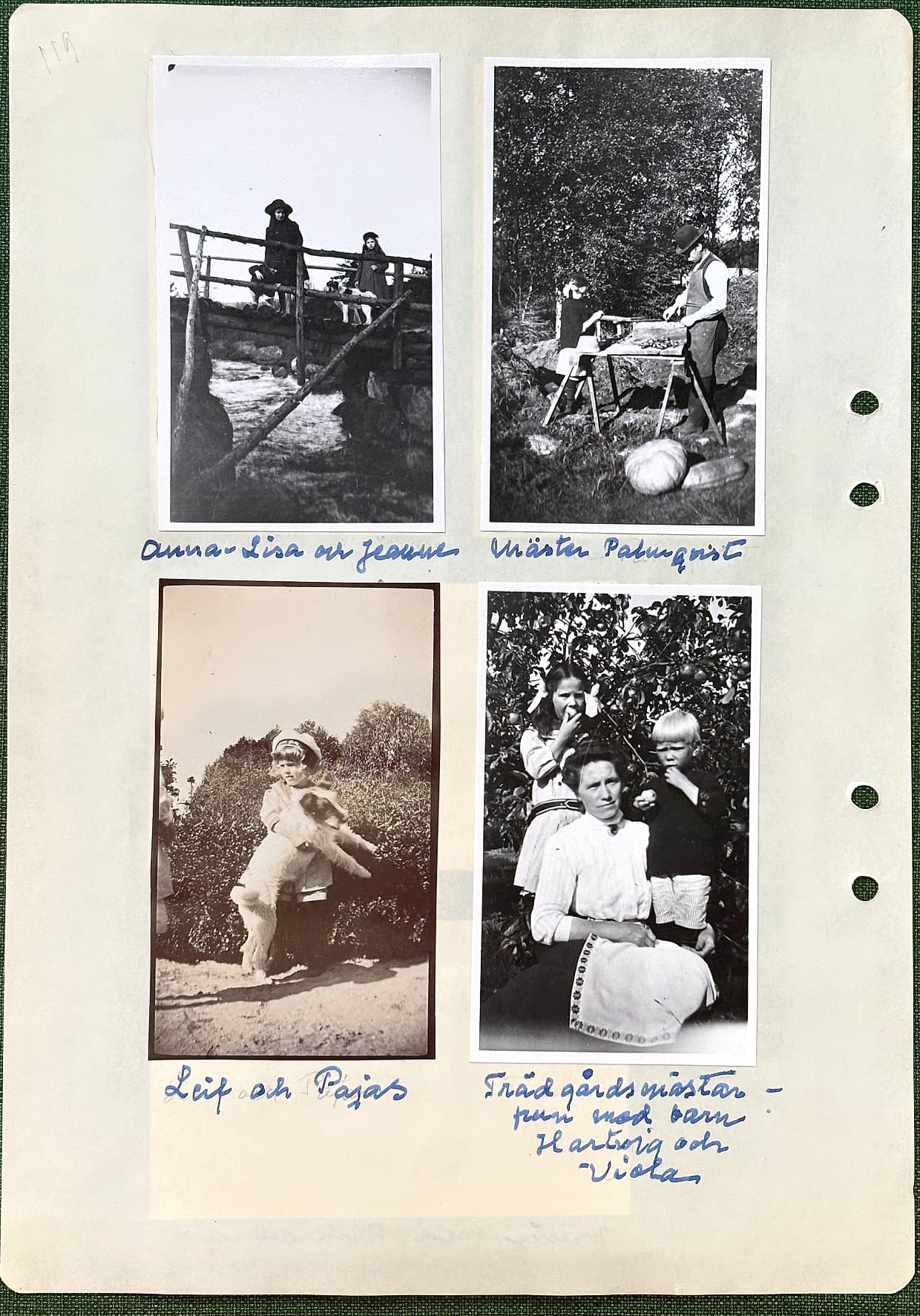 Fotograferad dagbokssida 184. Foto av två barn på en bro över en bäck. Bildtext: 'Anna-Lisa och Jeanne'. Foto av en man som sågar ved på en sågbock. Bildtext: 'Mäster Palmquist'. Foto av ett barn som bär en hund. Bildtext: 'Leif och Pajas'. Foto av en kvinna med två barn i en trädgård. Bildtext: 'Trädgårdsmästarfrun med barn Hartvig och Viola'.